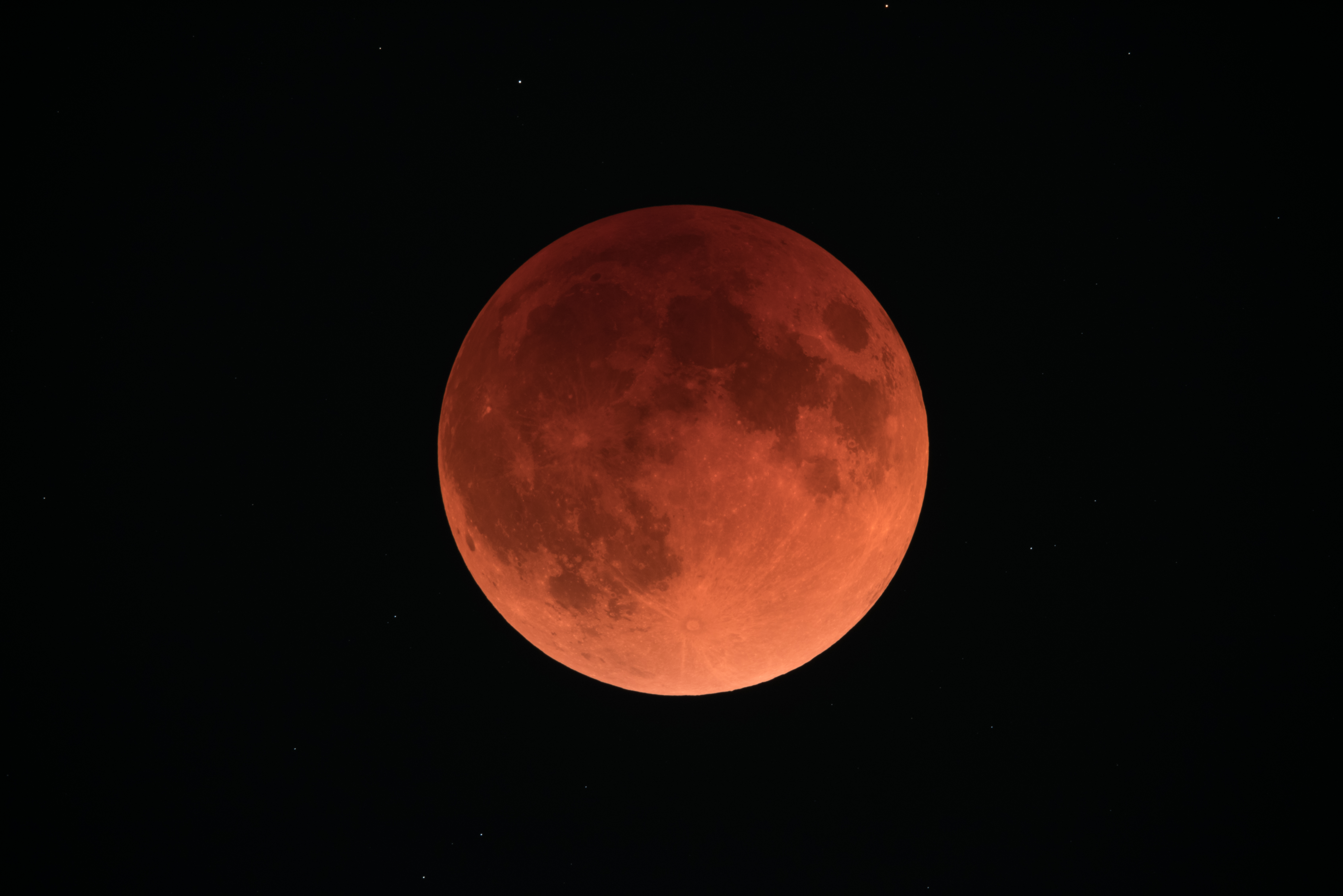 1580年以来442年ぶりの「皆既月食」「天王星食」